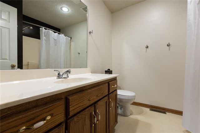 1836 Chickadee Drive, Liberty, MO 64068