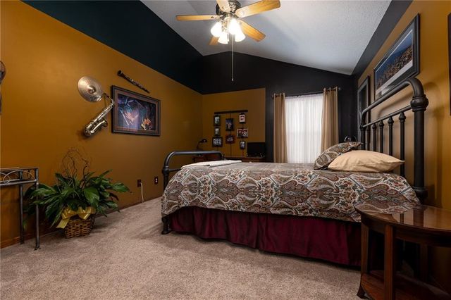 1836 Chickadee Drive, Liberty, MO 64068