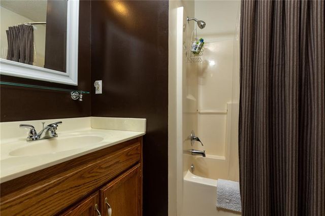 1836 Chickadee Drive, Liberty, MO 64068