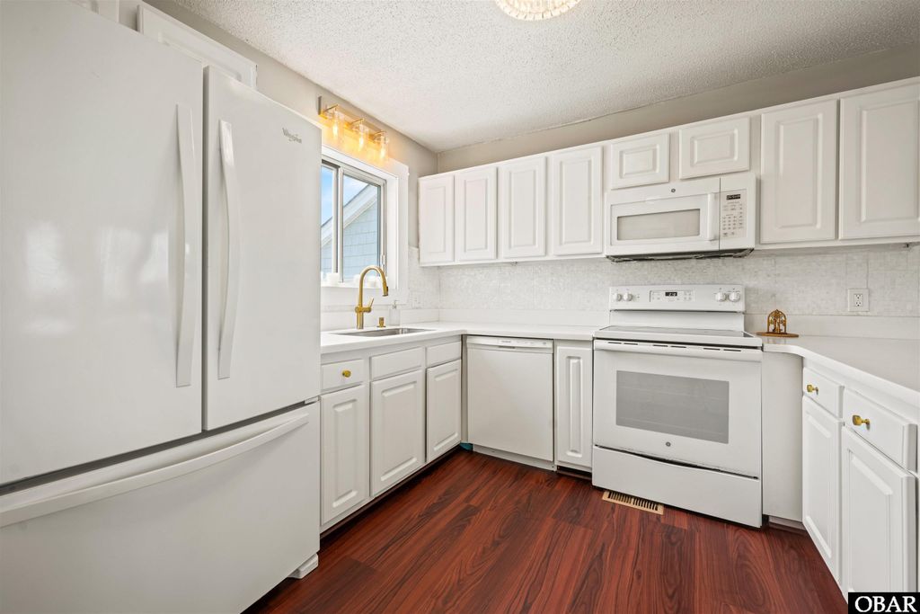 Image 11 of property listing at 614B Sea Oats Ct Lot 6, Corolla, NC 27927