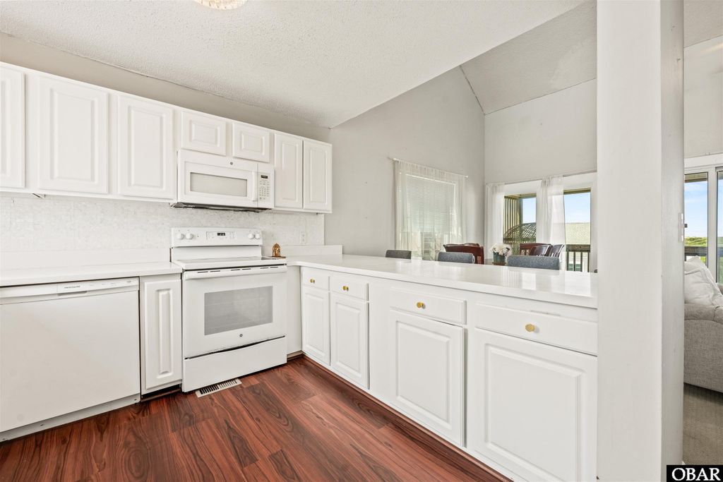 Image 10 of property listing at 614B Sea Oats Ct Lot 6, Corolla, NC 27927