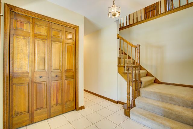 809 S Charles Avenue, Naperville, IL 60540