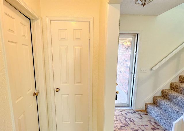 16 Coventry Court, Edmond, OK 73012