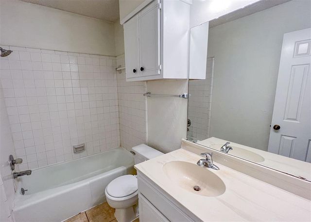 16 Coventry Court, Edmond, OK 73012