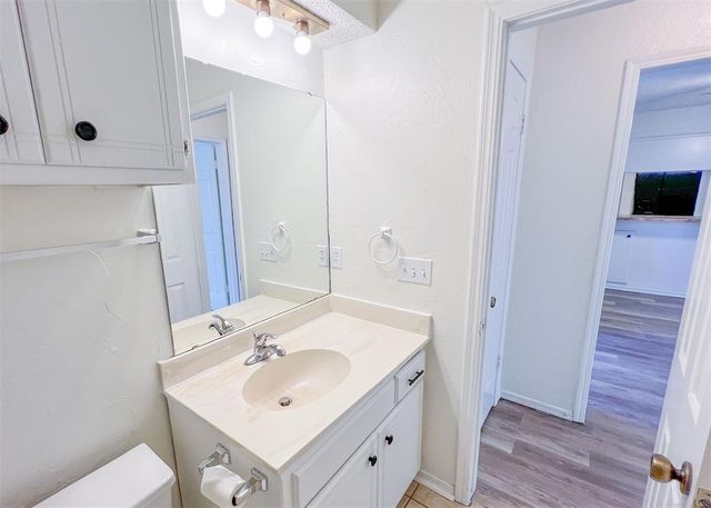 16 Coventry Court, Edmond, OK 73012