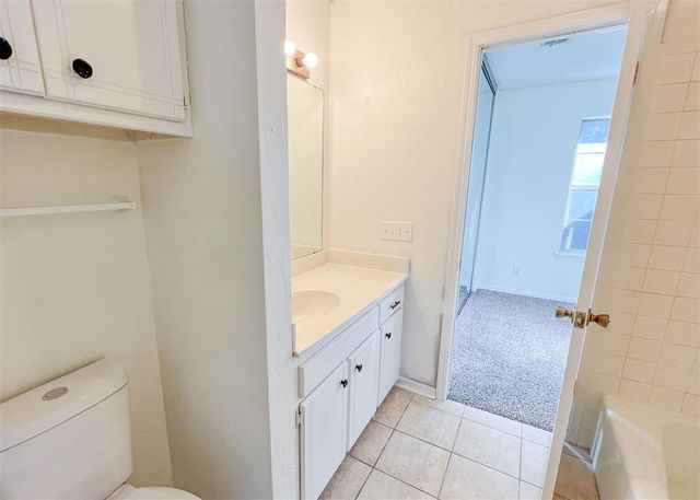 16 Coventry Court, Edmond, OK 73012