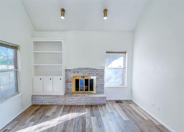 16 Coventry Court, Edmond, OK 73012