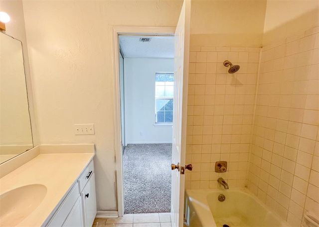 16 Coventry Court, Edmond, OK 73012