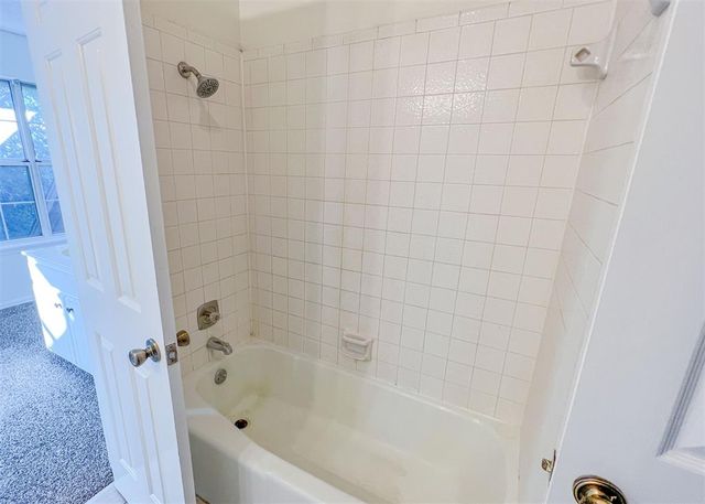 16 Coventry Court, Edmond, OK 73012