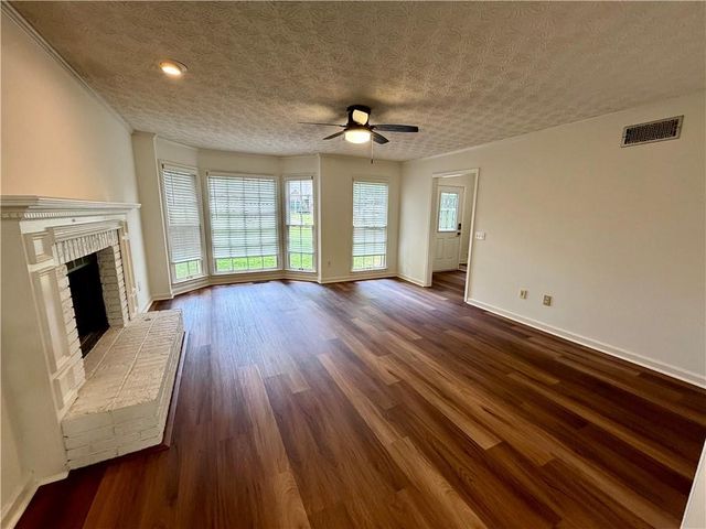 926 W Mill Trace NW, Kennesaw, GA 30152