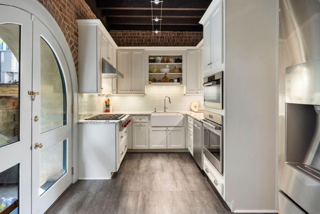 15 N Adgers Wharf, Charleston, SC 29401