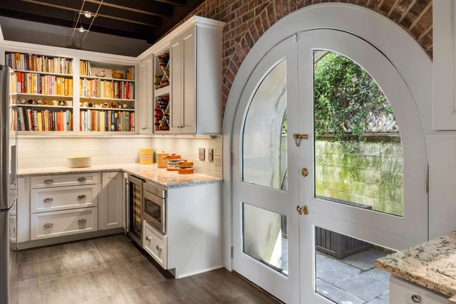 15 N Adgers Wharf, Charleston, SC 29401