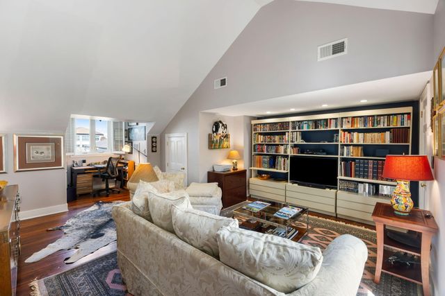 15 N Adgers Wharf, Charleston, SC 29401