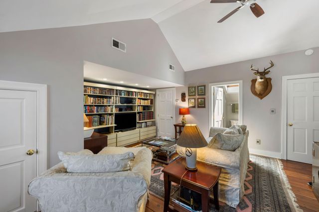 15 N Adgers Wharf, Charleston, SC 29401