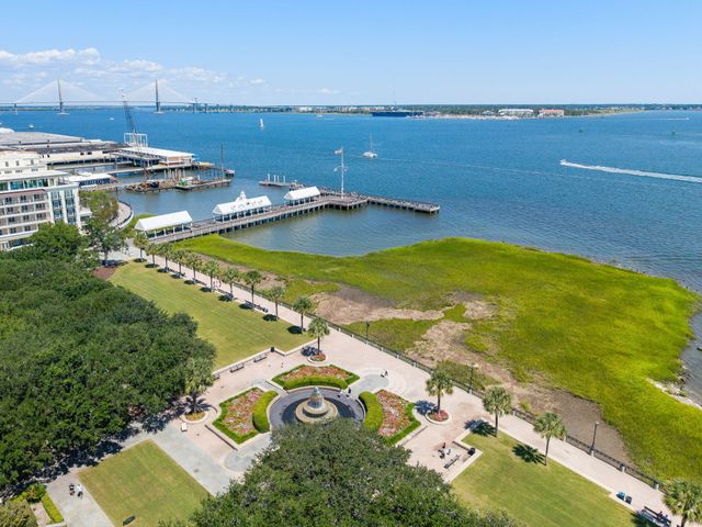 15 N Adgers Wharf, Charleston, SC 29401