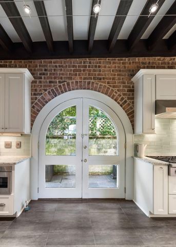 15 N Adgers Wharf, Charleston, SC 29401