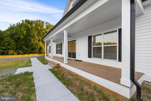 8641 SANDY BEACH LN, King George, VA 22485