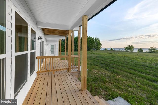 8641 SANDY BEACH LN, King George, VA 22485
