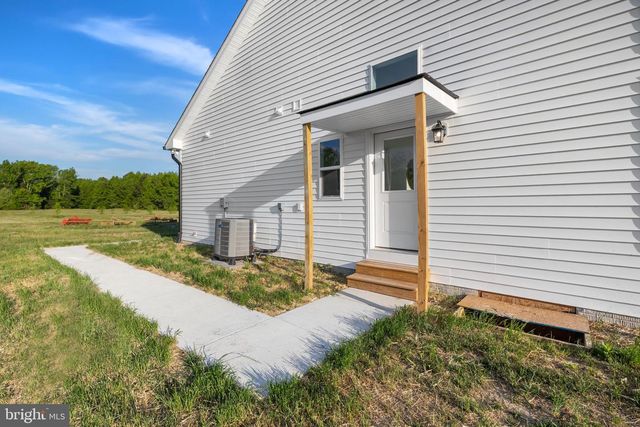 8641 SANDY BEACH LN, King George, VA 22485