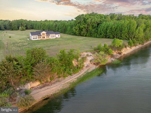 8641 SANDY BEACH LN, King George, VA 22485