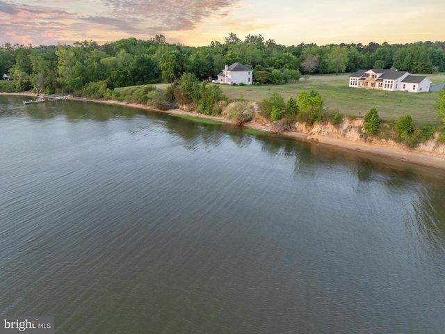 8641 SANDY BEACH LN, King George, VA 22485