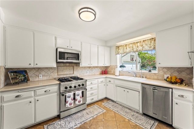 2205 Las Lunas, Pasadena, CA 91107