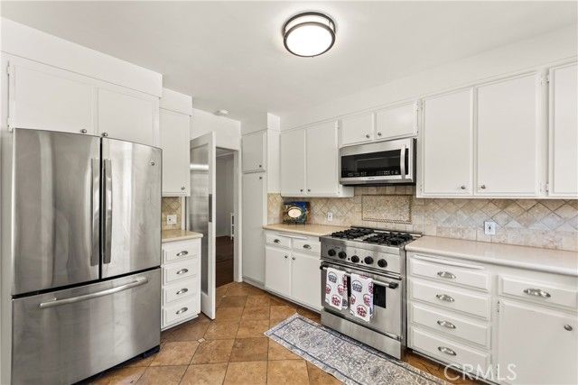 2205 Las Lunas, Pasadena, CA 91107