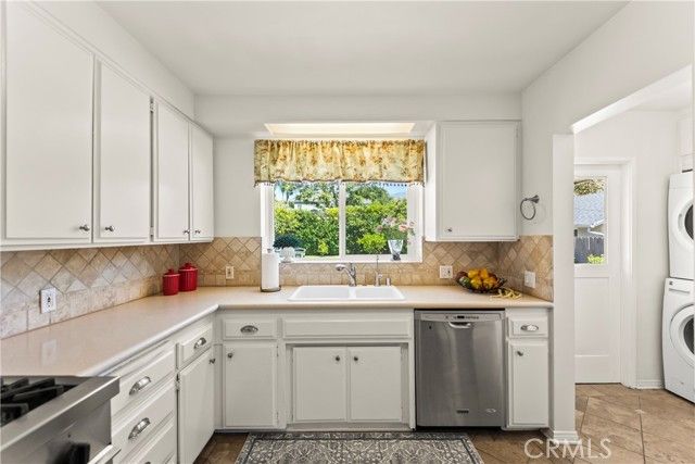 2205 Las Lunas, Pasadena, CA 91107