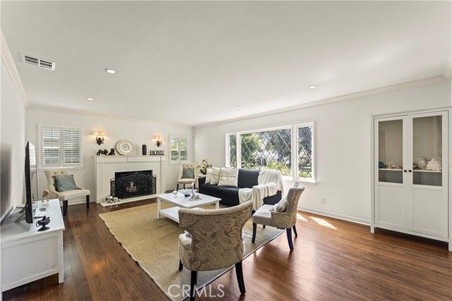 2205 Las Lunas, Pasadena, CA 91107