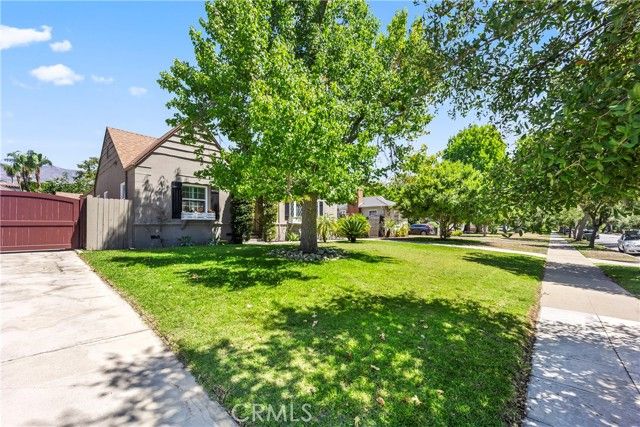 2205 Las Lunas, Pasadena, CA 91107