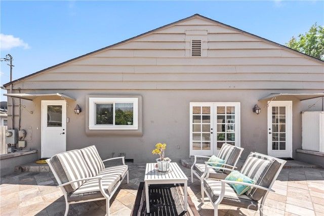 2205 Las Lunas, Pasadena, CA 91107