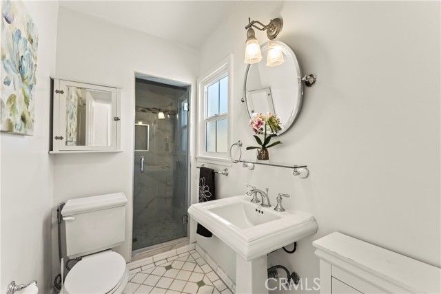 2205 Las Lunas, Pasadena, CA 91107