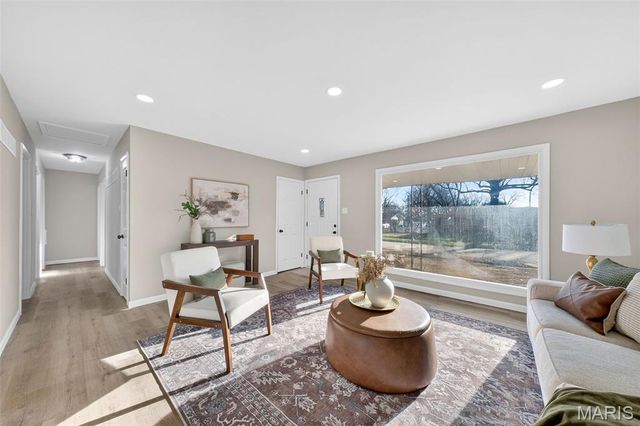 14 Longhenrich Drive, Florissant, MO 63031