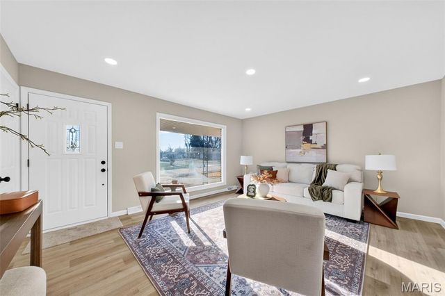 14 Longhenrich Drive, Florissant, MO 63031