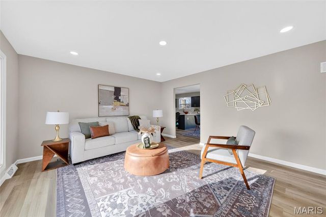 14 Longhenrich Drive, Florissant, MO 63031