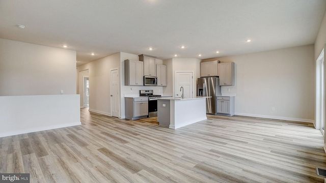 205 LINDSEY DR, Columbia, PA 17512