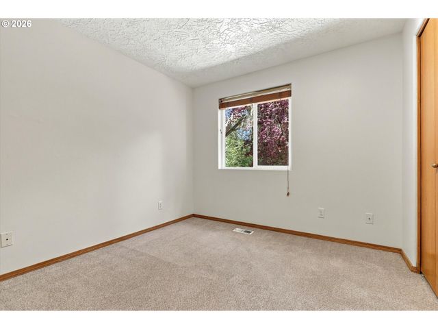 4721 Sw BRUGGER St, Portland, OR 97219