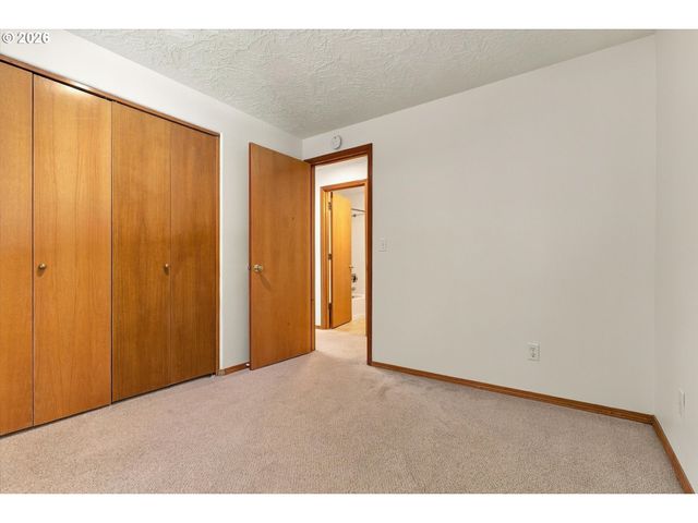 4721 Sw BRUGGER St, Portland, OR 97219