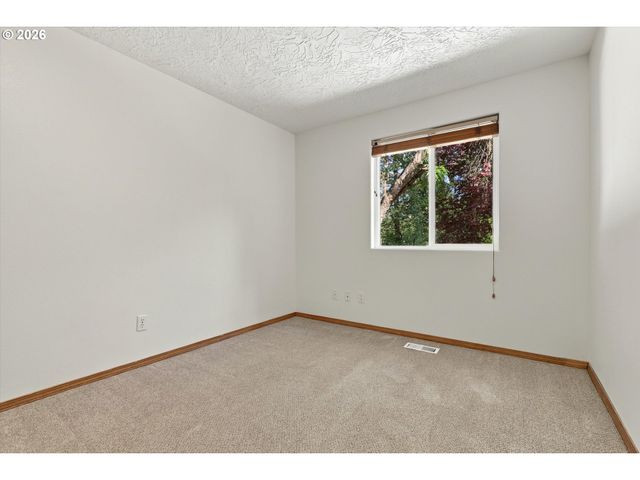4721 Sw BRUGGER St, Portland, OR 97219