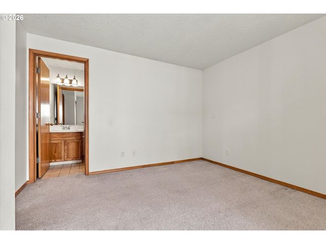 4721 Sw BRUGGER St, Portland, OR 97219