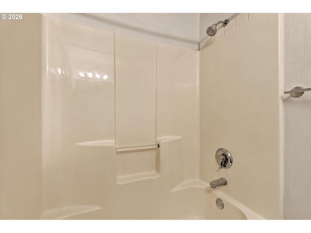 4721 Sw BRUGGER St, Portland, OR 97219