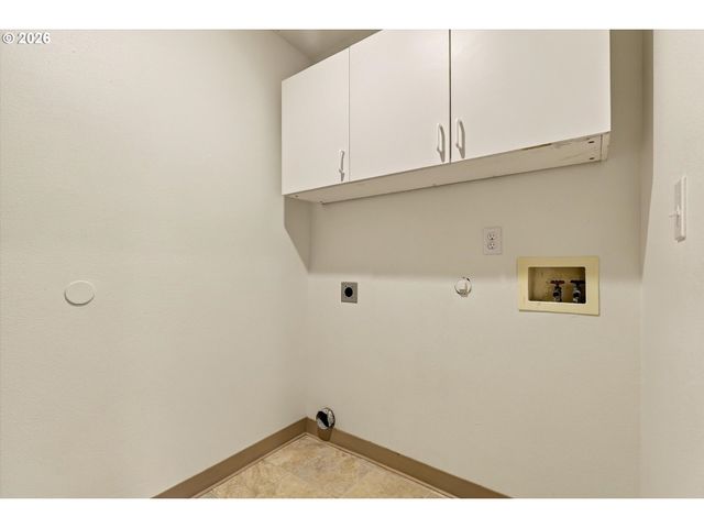 4721 Sw BRUGGER St, Portland, OR 97219