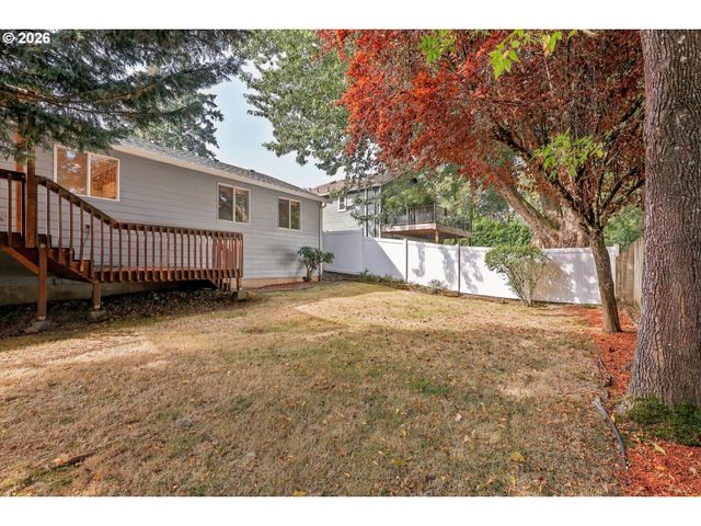 4721 Sw BRUGGER St, Portland, OR 97219