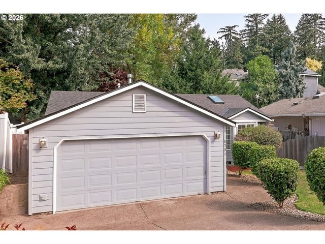 4721 Sw BRUGGER St, Portland, OR 97219