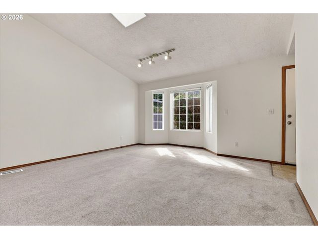 4721 Sw BRUGGER St, Portland, OR 97219