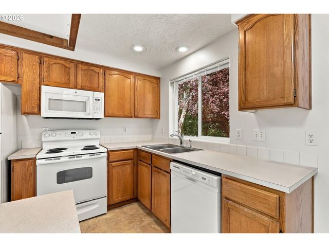 4721 Sw BRUGGER St, Portland, OR 97219