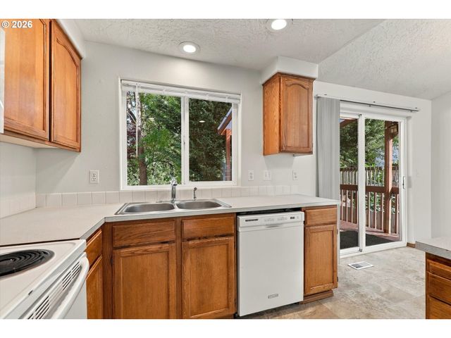4721 Sw BRUGGER St, Portland, OR 97219