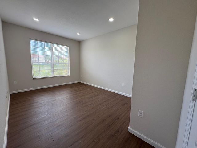 3245 NW 31st Ter, Oakland Park, FL 33309