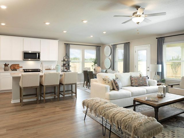 185 Coopers Hawk CRST, Cedar Creek, TX 78612