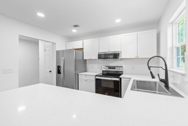 3145 Queensgate Way, Mount Pleasant, SC 29466